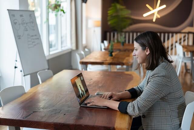 7 Useful AI Sales Tools to Maximize Your Funnel
